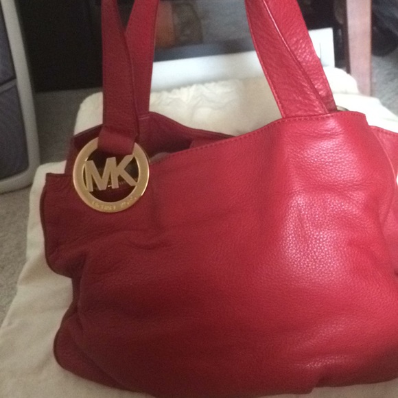 NWOT - MICHAEL KORS RED LEATHER BAG.  PREOWNED - Picture 3 of 4